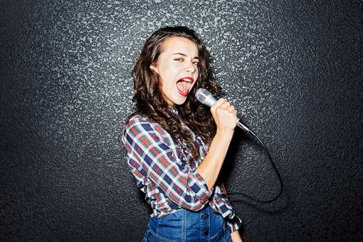 The 8 Best Karaoke Bars in New York!