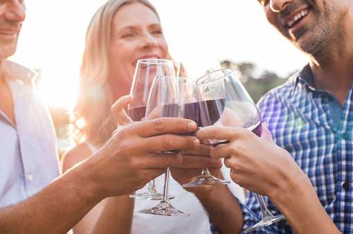 9 Best Wineries and Vineyards in New York!